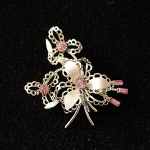 Vintage Estate Intricate & Delicate Silver Pink Enamel Floral Brooch Silver-tone